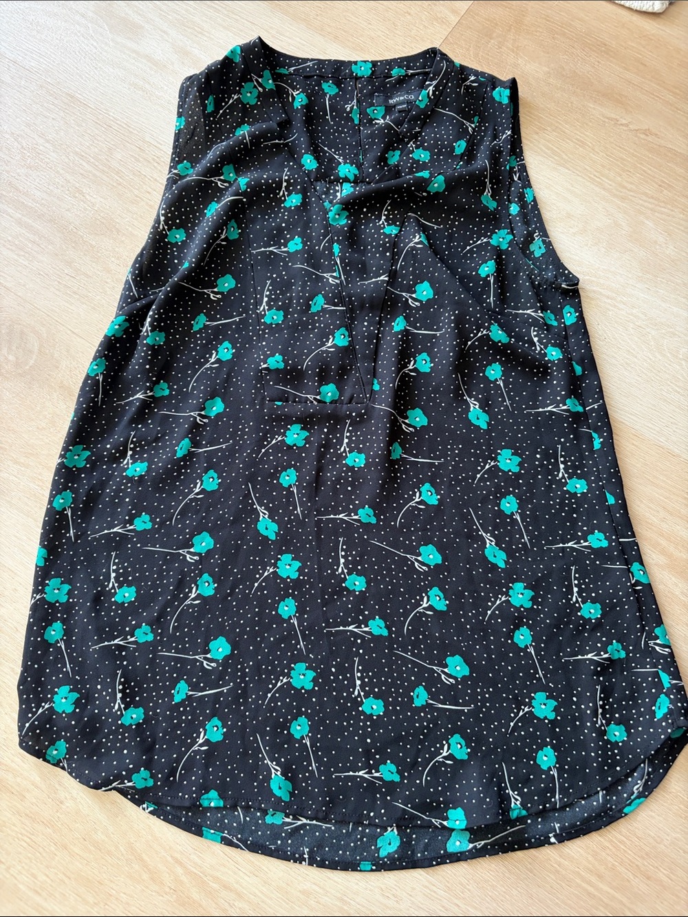 RW&CO. Black Sleeveless Blouse with Teal Floral Print